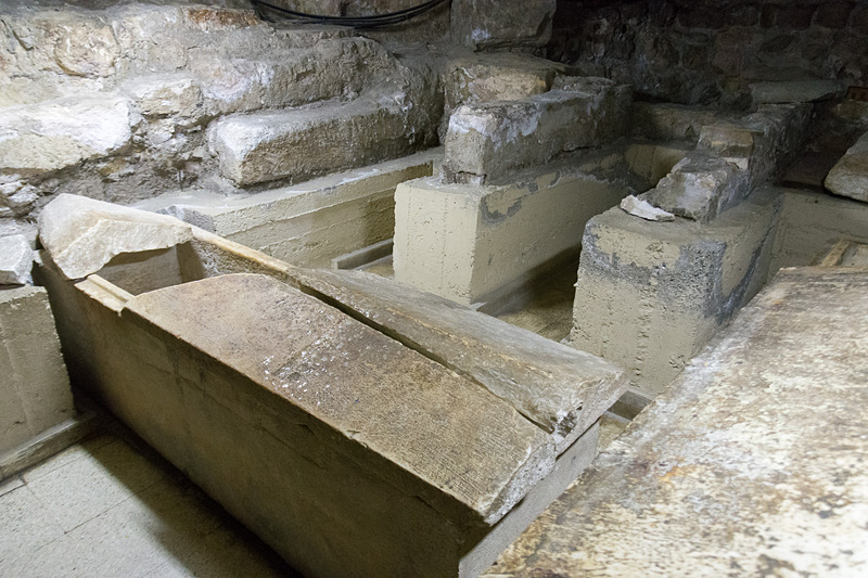 聖ラザロスが納められたという棺。現在はこの棺の下に眠っているという