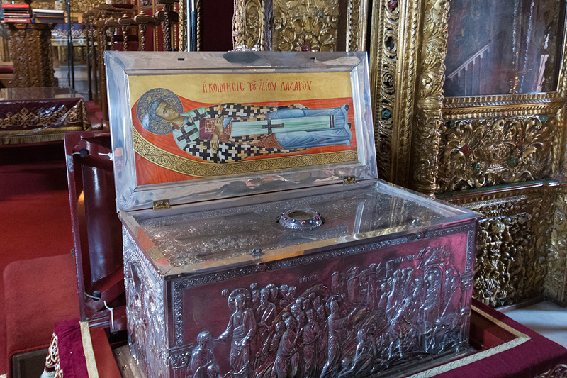 聖ラザロスの遺体の一部が納められ、展示されている