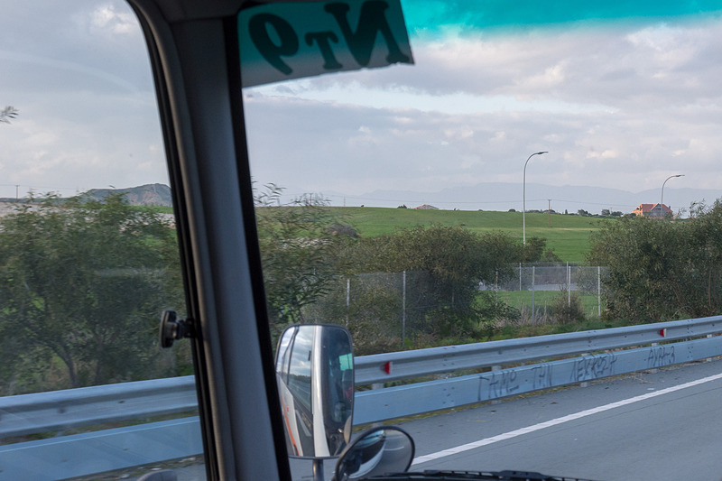 ラルナカから首都のニコシアへ向かう高速道路