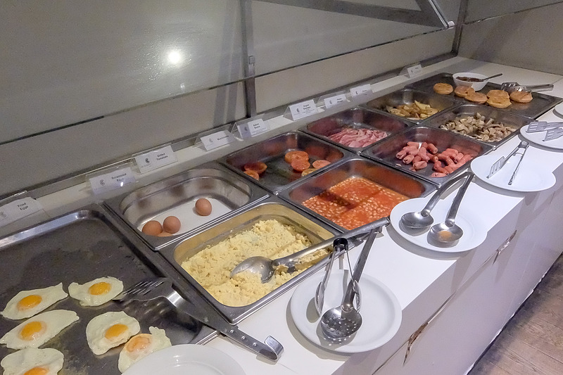 朝食はビュッフェスタイル