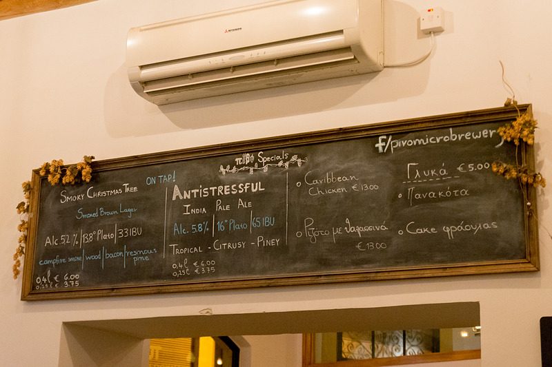 レギュラーメニューに載っていない限定メニューなどは黒板で紹介