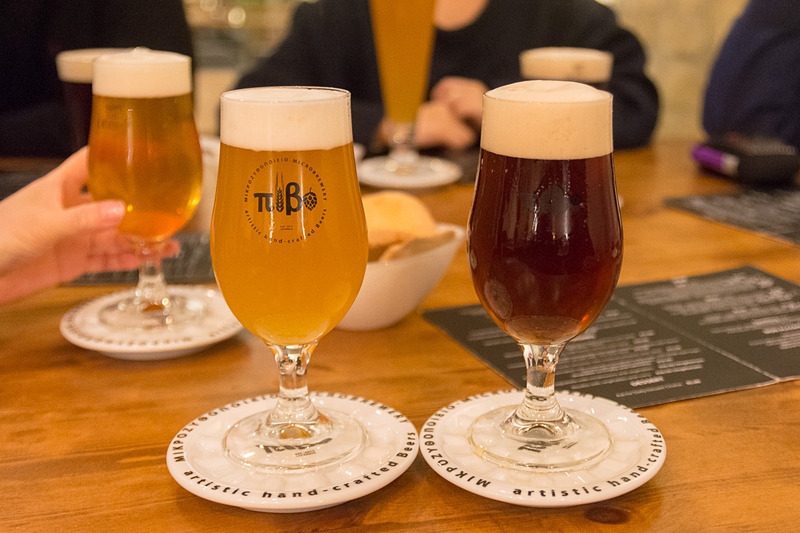 いろいろなスタイルのビールを提供。写真は「ΣITARENIA（SITARENIA）」（左）と、「NOIR」（右）
