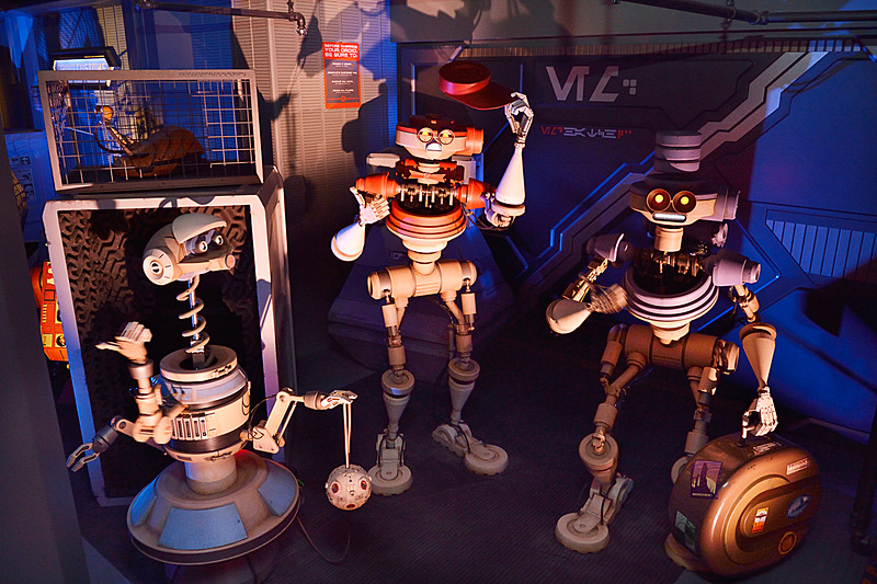 「セキュリティエリア」。バゲッジエリアにはヒッチハイク中のRX-92、EZ-89、FN-87（提供：オリエンタルランド）