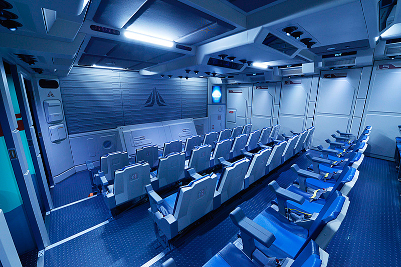 チートピッチも他社のスタースピーダーと比較するとゆったりめ。通常はトーントーンの群れレベルで詰め込まれる（提供：オリエンタルランド）