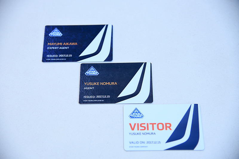 正解率で名前入りの3段階の社員証または通行許可証（カード）を進呈