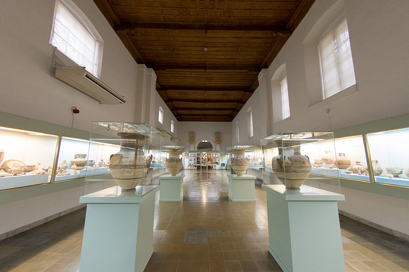 紀元前数千年という古代の発掘物から、ヘレニズム時代、ローマ時代のものまで、キプロスの考古学的発見物が多数展示されている