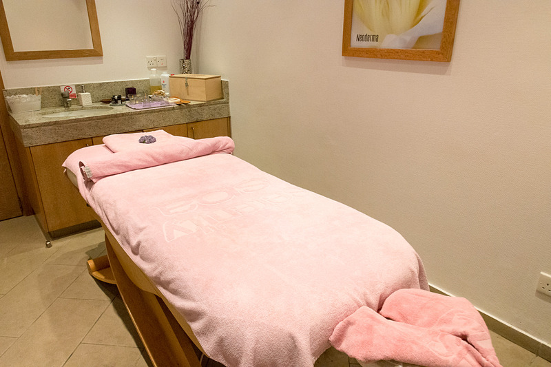 8つのトリートメントベッドやプールを備える「セレニティ・スパ（Serenity Spa）」