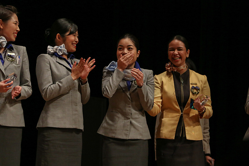 グランプリが自分だと発表されて驚く神戸空港の中村加奈子氏