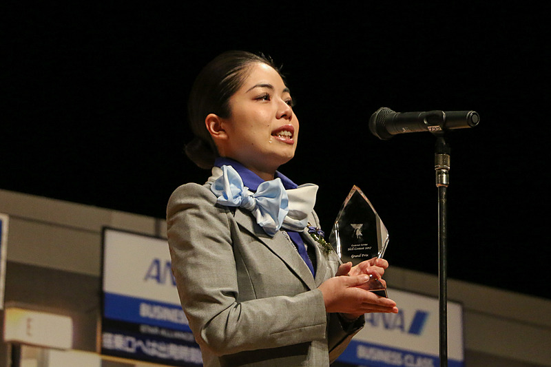 神戸空港のみんなで喜びを共有したいと話す中村加奈子氏
