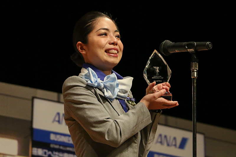 神戸空港のみんなで喜びを共有したいと話す中村加奈子氏