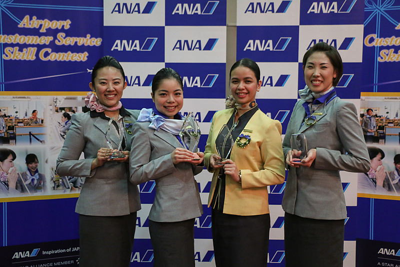 左から羽田空港 国内線 田中侑衣氏、神戸空港 国内線 中村加奈子氏、マニラ空港 国際線 Santiago Rozziel氏、成田空港 国際線 清宮ゆきの氏