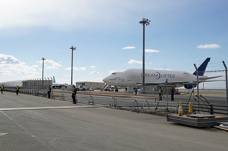 ボーイング 787初号機（ZA001）とドリームリフター（747LCF）