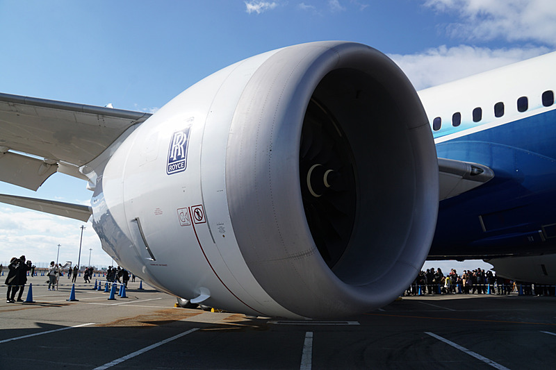 来場者は駐機した機体を前に写真撮影などを楽しんだ