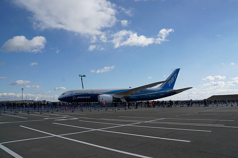 来場者は駐機した機体を前に写真撮影などを楽しんだ