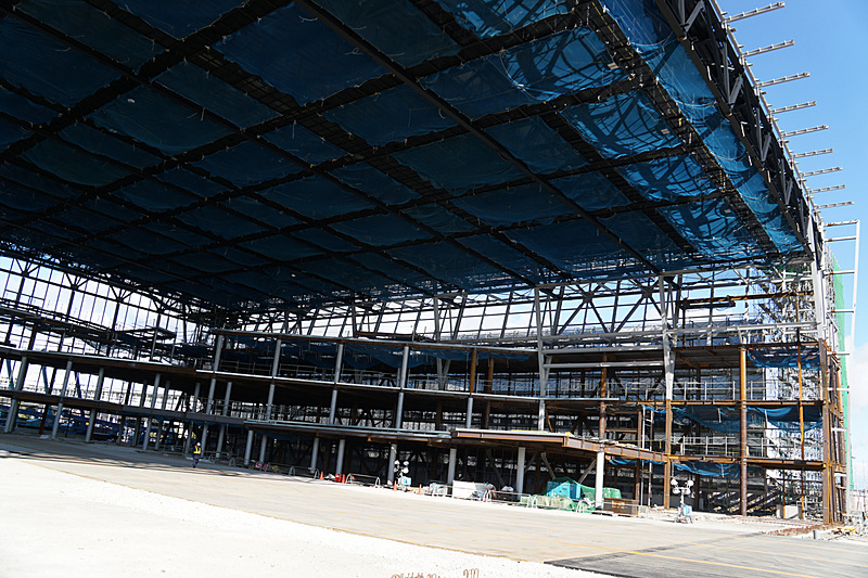 建設中の「FLIGHT OF DREAMS」