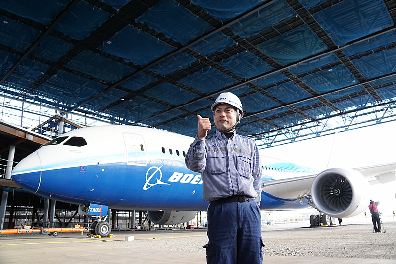 「誤差数センチ単位で収めなければならず、風が強かったので風の影響を考慮しながらコントロールするのが非常に難しかった」と感想を話したトーイングカーを運転したANA中部空港株式会社 グランドサービス部 ランプサービス課 松永悟氏