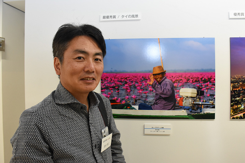 「タイの風景」最優秀賞は、ウドーンターニーのノーンハーン湖で撮影した西村徳仁さんの「タレーブアデーンの朝」