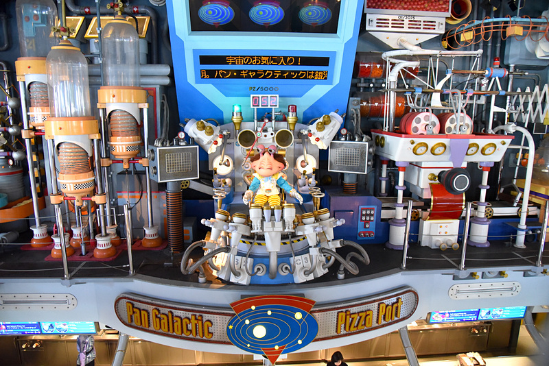 PZ-5000をたくみに操るマネージャーのトニー・ソラローニ