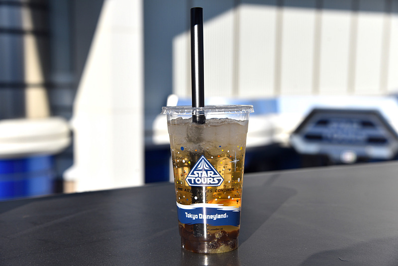 C-3POにR2-D2、BB-8とともにアトラクションのロゴも発見