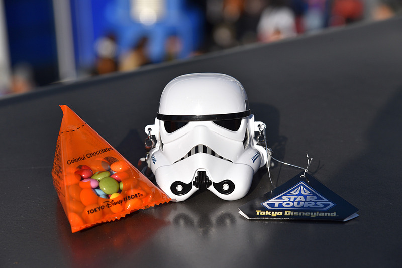 「カラフルチョコレート、ミニスナックケース付き」（980円）