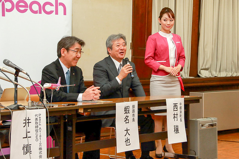 中標津町長 西村穣氏（中央）