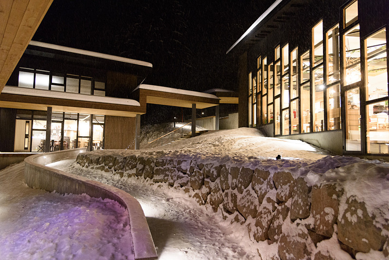 トマムの地は、元々ホタルが群生しており、この土地の原風景を観光資源として訪れる方に楽しんでいただけるよう、以前の環境を少しずつ蘇らせていきたいという思いから「ホタルストリート」と名付けられている
