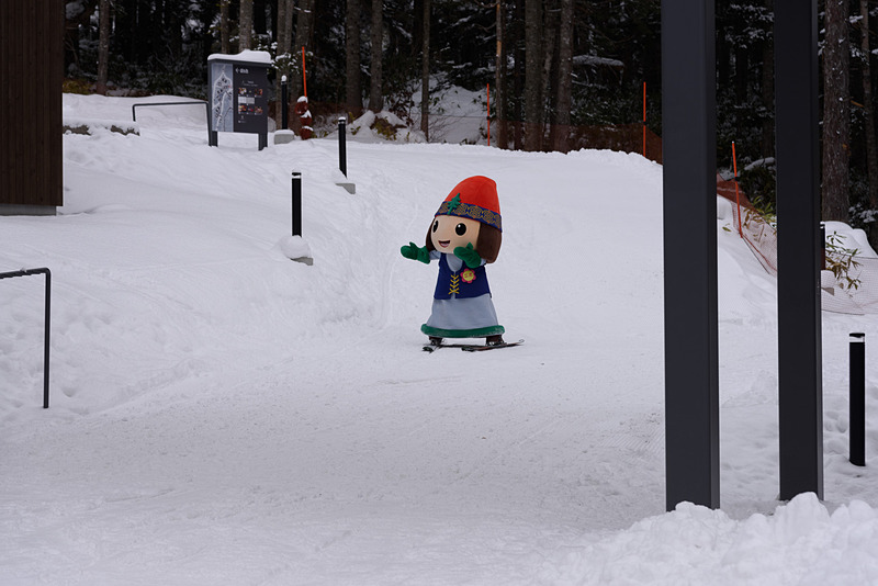 ニポから登場。北海道のキャラクターはスキーも得意