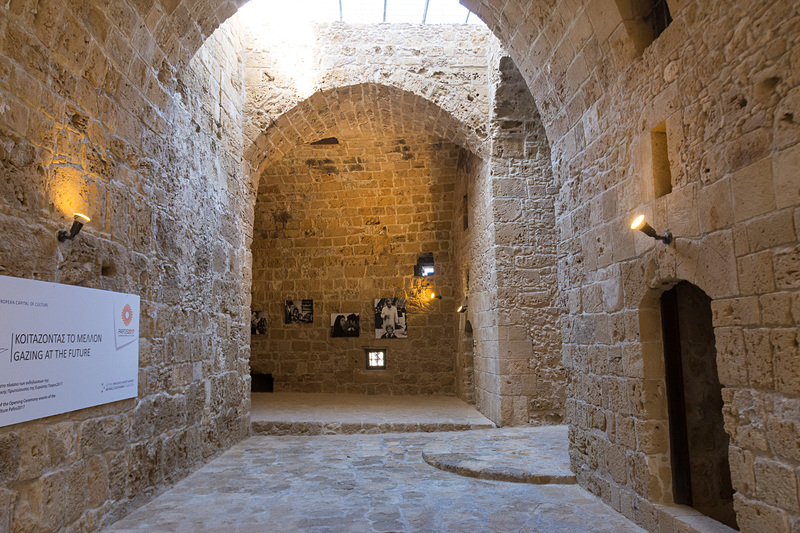 要塞跡の内部。華美な装飾はなく、軍事施設らしい無骨さ