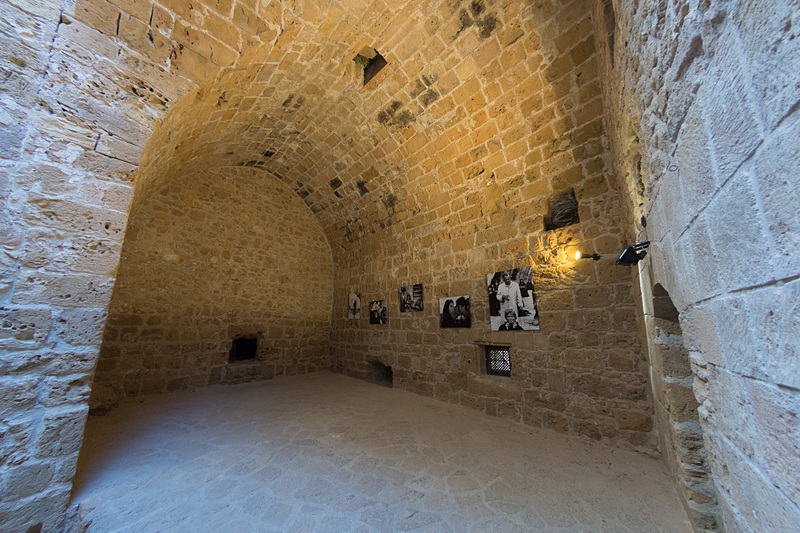 中央のホールのようなところを中心に、いくつかの部屋に分かれている