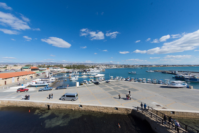 敵をいち早く見つける目的の場所だけに見晴らしは最高。よい意味であまりしっかり整備されていないので落ちないよう注意を要する