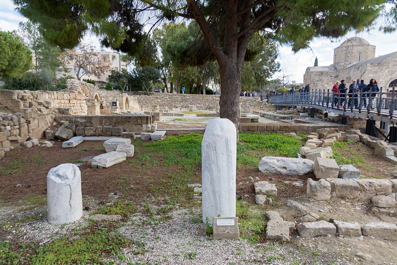 聖パウロの柱（St. Paul’s Pillar）。巡礼者によってお守りとして削られ、このサイズになってしまったという