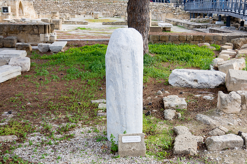聖パウロの柱（St. Paul’s Pillar）。巡礼者によってお守りとして削られ、このサイズになってしまったという