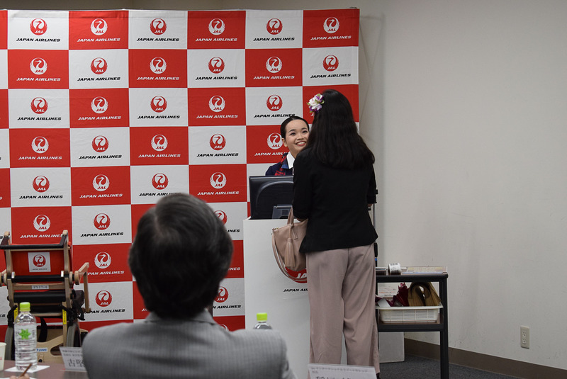 笑顔での対応は相手にも好印象