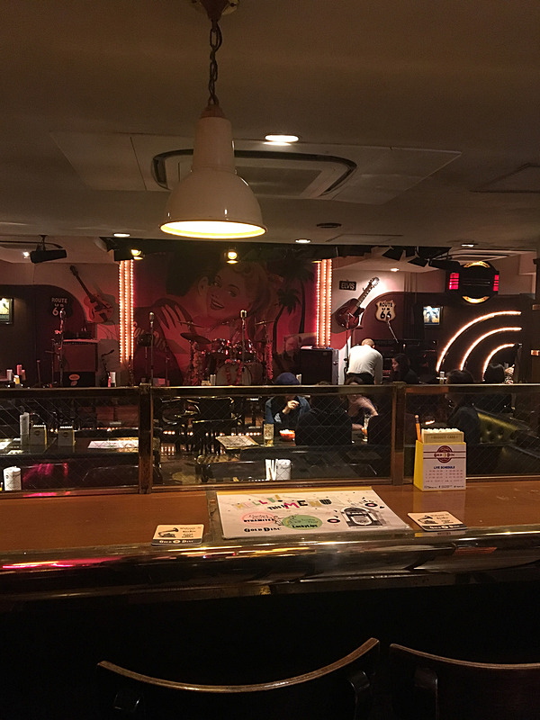 GOLD DISC店内とステージ。ワクワク