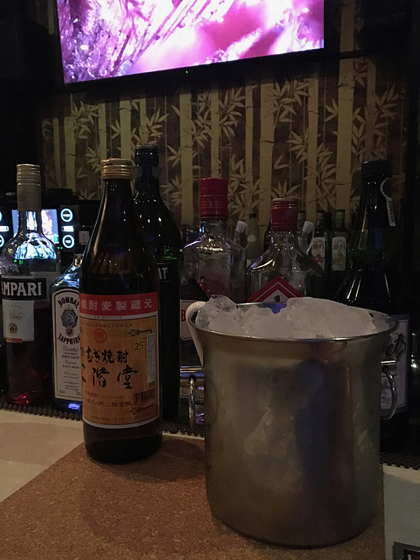 飛び込みで入った「Bar mia」