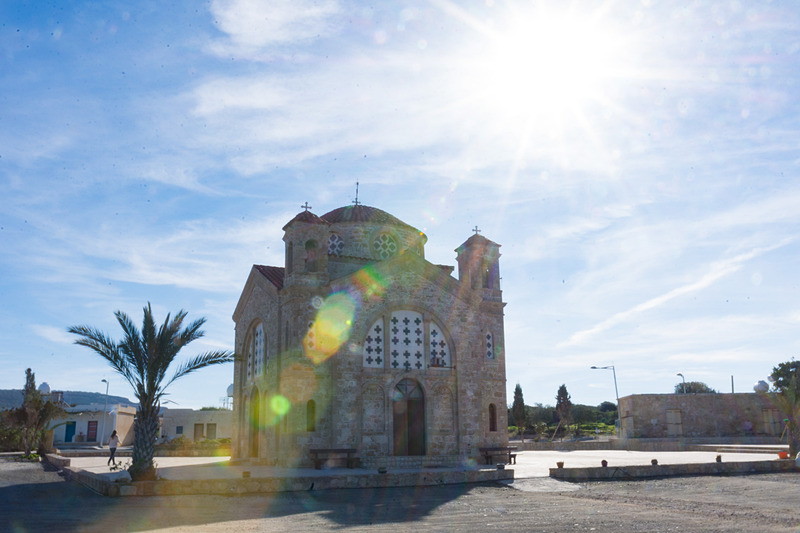 パフォスの北方、キプロスの西海岸に建つ聖ジョージ教会（Agios Georgios Chapel）