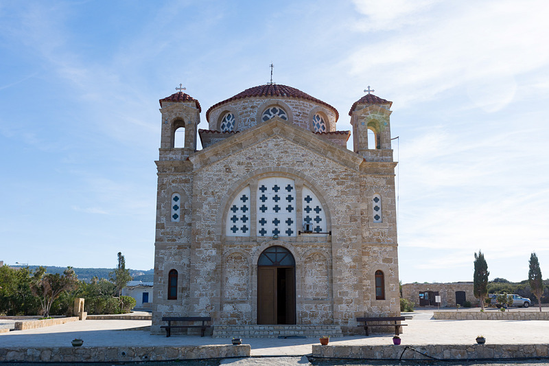 パフォスの北方、キプロスの西海岸に建つ聖ジョージ教会（Agios Georgios Chapel）
