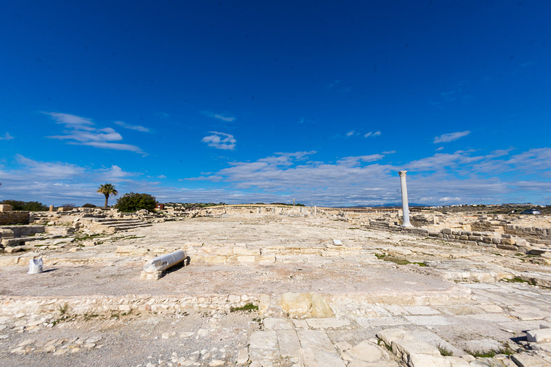 そのすぐ隣にローマ帝国期の遺跡がある