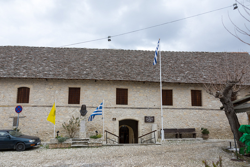 オモドス村の聖十字架教会（The Monastery of the Holy Cross）。ルーツは3世紀にさかのぼり、イエス・キリストを縛ったと言い伝えられる縄の一部も残されている