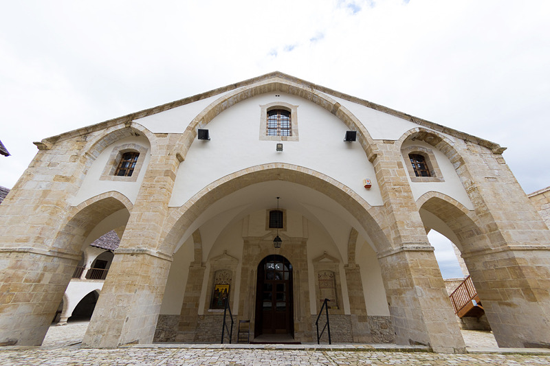 オモドス村の聖十字架教会（The Monastery of the Holy Cross）。ルーツは3世紀にさかのぼり、イエス・キリストを縛ったと言い伝えられる縄の一部も残されている