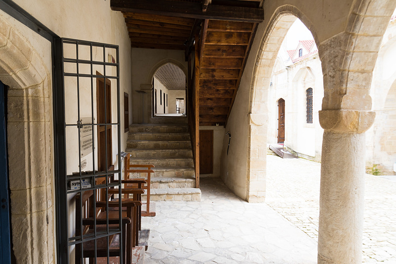 オモドス村の聖十字架教会（The Monastery of the Holy Cross）。ルーツは3世紀にさかのぼり、イエス・キリストを縛ったと言い伝えられる縄の一部も残されている