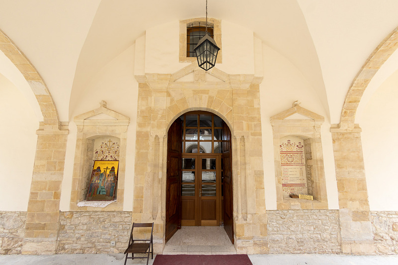 オモドス村の聖十字架教会（The Monastery of the Holy Cross）。ルーツは3世紀にさかのぼり、イエス・キリストを縛ったと言い伝えられる縄の一部も残されている