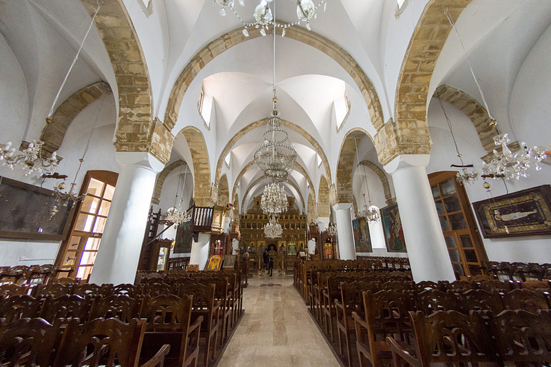 オモドス村の聖十字架教会（The Monastery of the Holy Cross）。ルーツは3世紀にさかのぼり、イエス・キリストを縛ったと言い伝えられる縄の一部も残されている