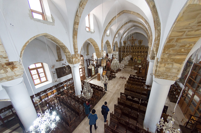 オモドス村の聖十字架教会（The Monastery of the Holy Cross）。ルーツは3世紀にさかのぼり、イエス・キリストを縛ったと言い伝えられる縄の一部も残されている