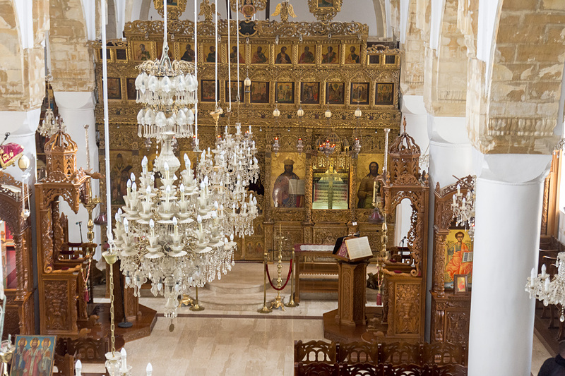 オモドス村の聖十字架教会（The Monastery of the Holy Cross）。ルーツは3世紀にさかのぼり、イエス・キリストを縛ったと言い伝えられる縄の一部も残されている