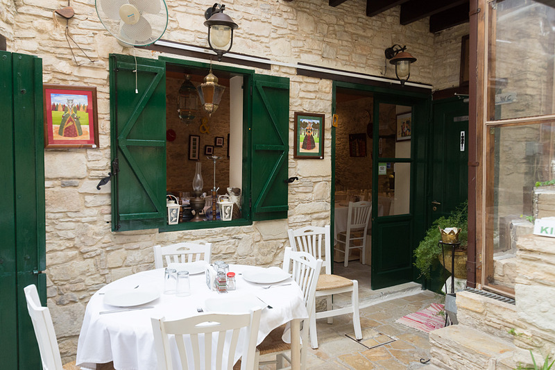 オモドス村のタベルナ「ストウ・キル・ヤンニ（Stou Kir Yianni）」