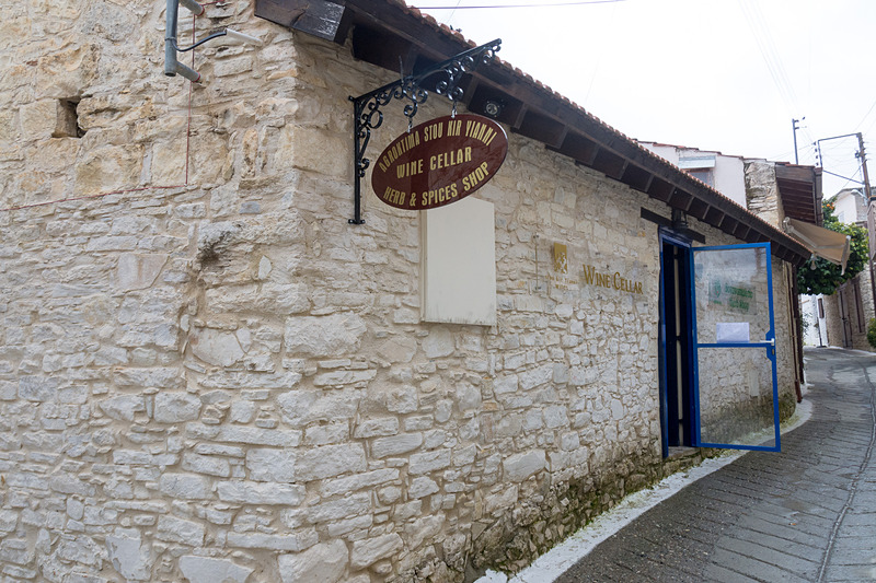 すぐ向かいにワイナリーも併設