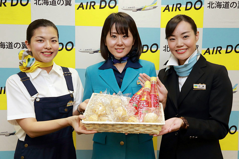 CAらが「まめパン」「北海道イチゴSoda」を紹介