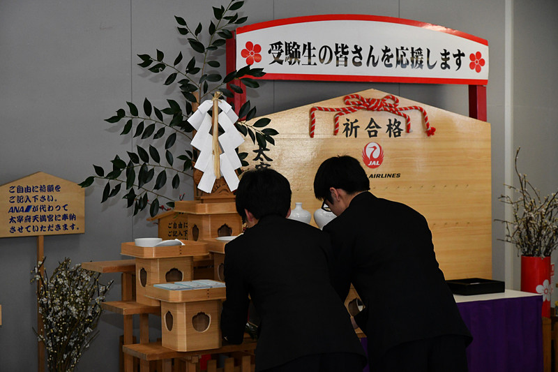 受験生代表による玉串拝礼