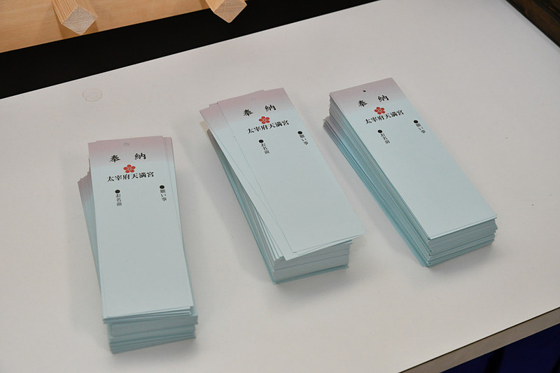 ANAは「春を勝ち取れ!!　がんばれ受験生」の文字。願い札はスカイブルー